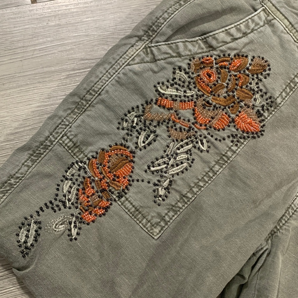 Anthropologie by Anthropologie “The Wanderer” Olive Floral Bead Detail size 26 - Picture 3 of 11